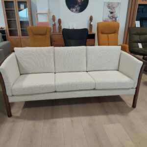 Dorte 3 pers. Sofa, Bella Stof, røget-eg armlæn
