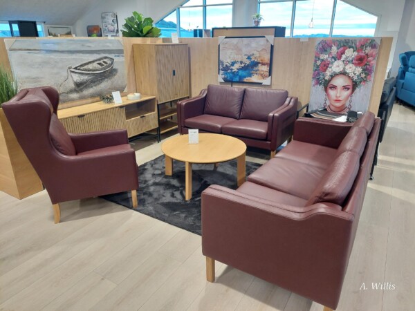 Clausholm Sofasæt 1+ 2 + 3 pers. Bordeaux 09-60 Royal Læder. Massiv Egetræ olie Ben