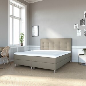 Karma Classic Kontinentalseng 180×200 cm. Sand Betræk m/40 mm. Latex Topmadras og Sengeben Fast/x-fast (2025)