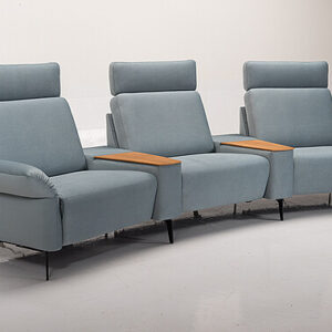 Hjort Knudsen Model 2701. 3 pers. "Biograf-sofa" med elektrisk funktion i alle sæder.