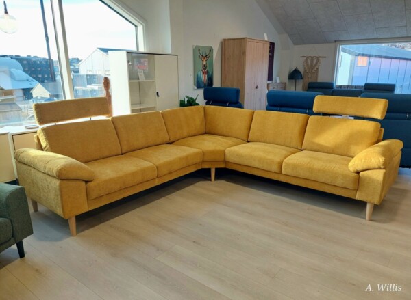 Actona Construct1 - Smal Front. Favorit opst. 3. Betræk City Mustard 46. Med Posefjedre (Tilvalg2). Inkl. 2 stk. Nakkestøtter (75 cm.) Fargo Armlæn