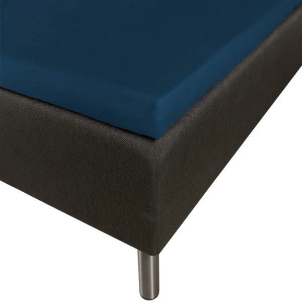 Blødt kuvertlagen 180x200 - 100% bomuldssatin - 8 cm i højden - Blåt lagen til topmadras - By Night satin lagen