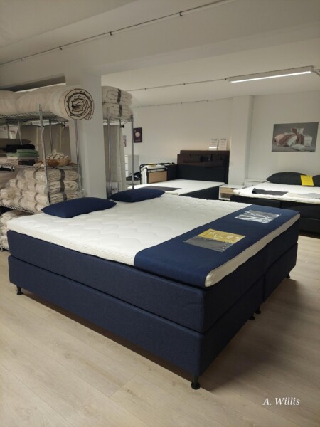 Dama Kontinentalseng. 210x210cm