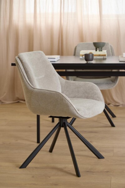 Carrie spisebordsstol med armlæn, Caso stof sand 4, 4-stjernet Stel mat sort,drejefunktion