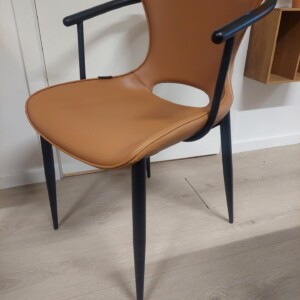 Armstol Model Sofia Kernelæder/Pu - Cognac - Sort metal