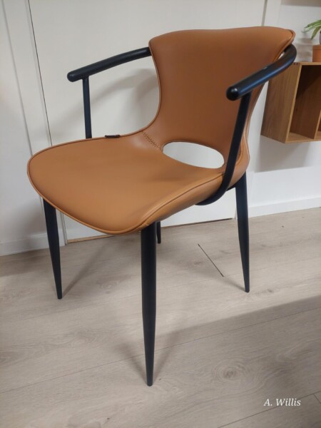 Armstol Model Sofia Kernelæder/Pu - Cognac - Sort metal